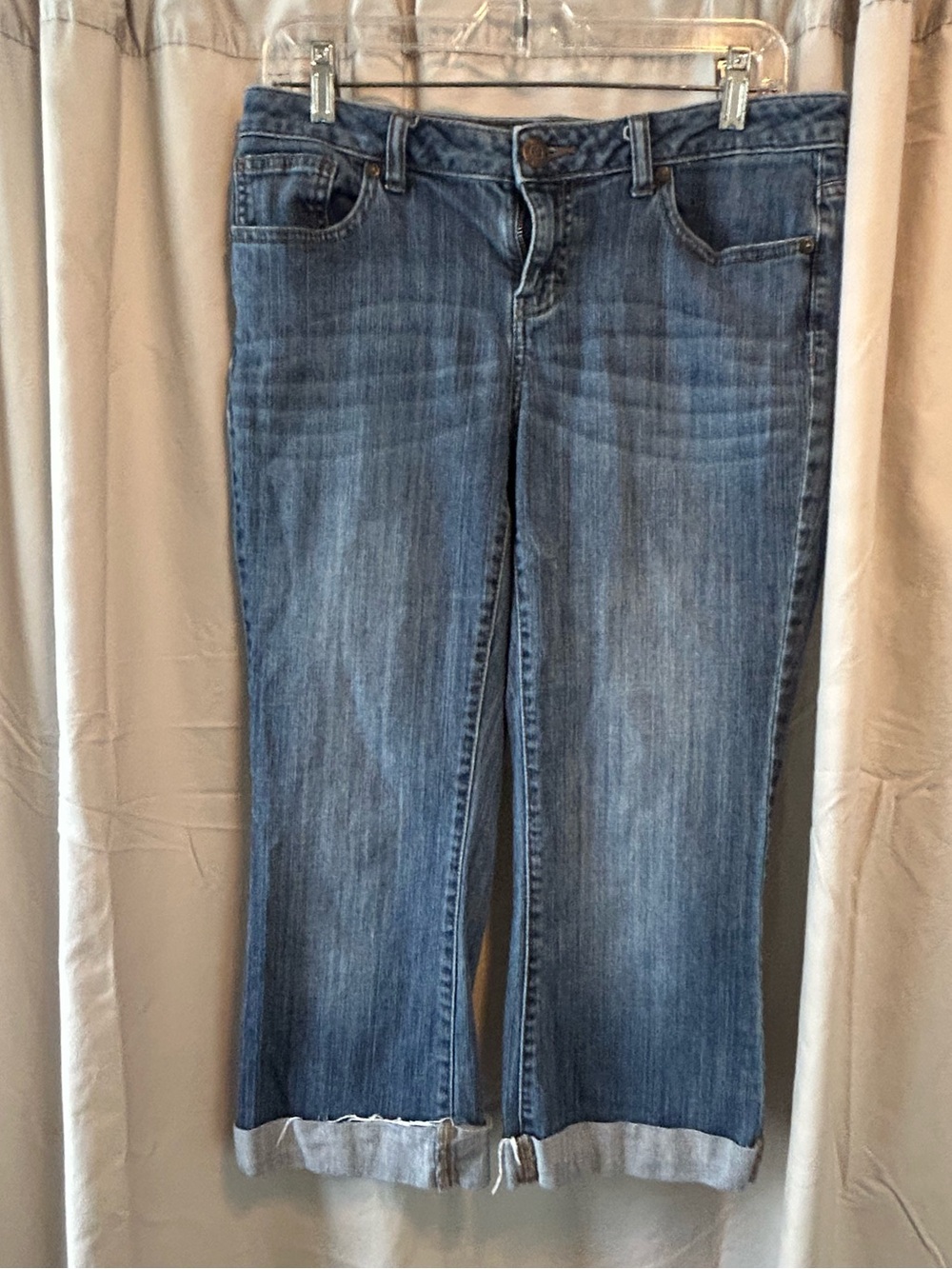 Jennifer Lopez Light-Mid Wash Boyfriend Crop Jeans